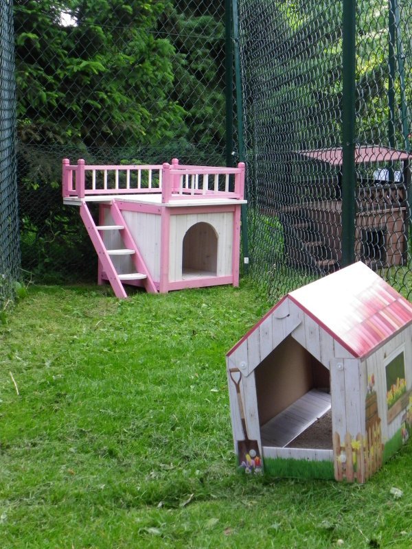 Les jardins équipés et sécurisés de la Pension